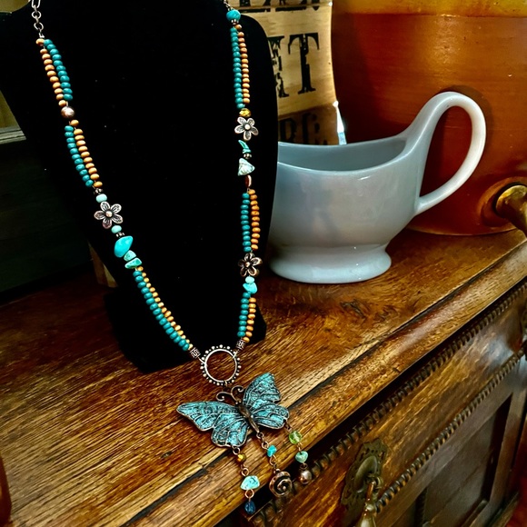 Jewelry - ALL WHITE,this necklace and,turquoise sandals 🩴